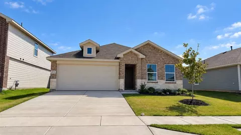 2229 Waylon Dr, Crowley, TX 76036
