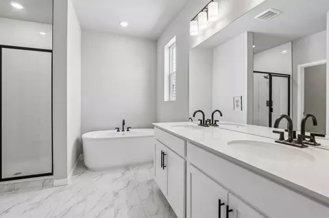 Bath - 398 Rustic Barn Ln, Berthoud, CO 80513 photo 5 of 10