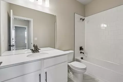 Bath - 398 Rustic Barn Ln, Berthoud, CO 80513 photo 3 of 10