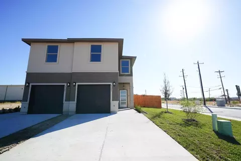 5301 Vista Trail Dr, Laredo, TX 78045