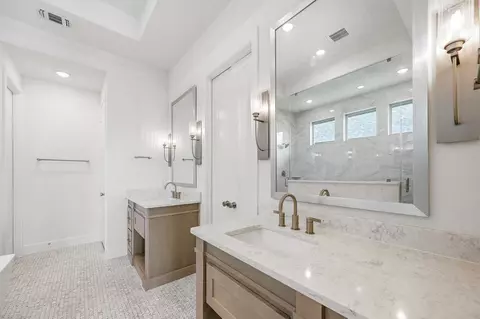 Bath - 2113 Tupelo Trl, Argyle, TX 76226 photo 2 of 2