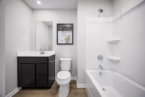 Bath - 3918 Murphy Dr, Mchenry, IL 60050 photo 2 of 2
