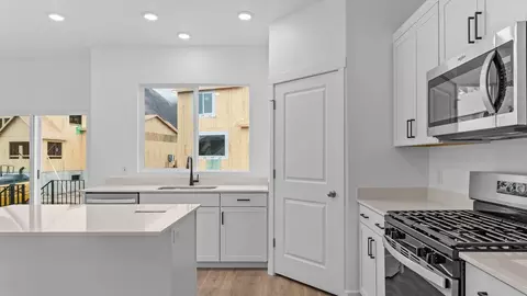 Kitchen - 1823 E 920 N #424, Salem, UT 84653 photo 3 of 9