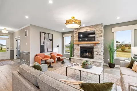 Living - 186 Farmstead Blvd, Springboro, OH 45066 photo 1 of 5