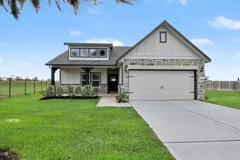 2000 Twin Lake Blvd, West Columbia, TX 77486