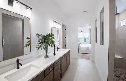 Bath - 11435 Emberstone Cir, Parrish, FL 34219 photo 1 of 4