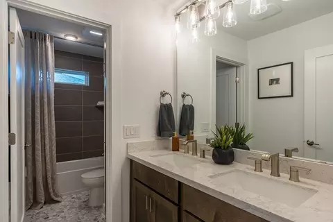 Bath - 7812 Skytree Dr, Austin, TX 78744 photo 3 of 3