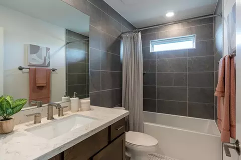 Bath - 7812 Skytree Dr, Austin, TX 78744 photo 2 of 3