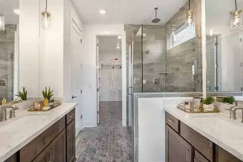 Bath - 7812 Skytree Dr, Austin, TX 78744 photo 1 of 3
