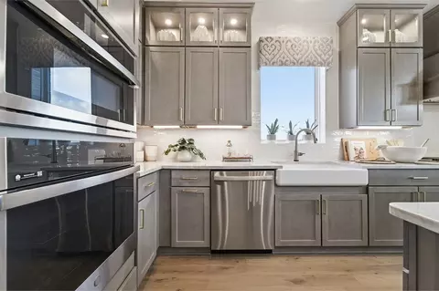Kitchen - 7702 Jade Crest Dr, Angleton, TX 77515 photo 10 of 15