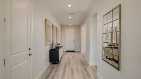 Entry Way - 3230 Oak Trail Dr, Manteca, CA 95337 photo 2 of 4