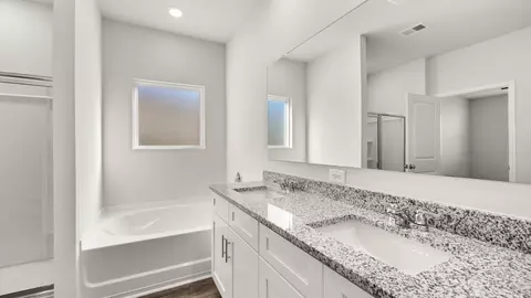 Bath - 135 Ellerston Dr, Evans, GA 30809 photo 1 of 6