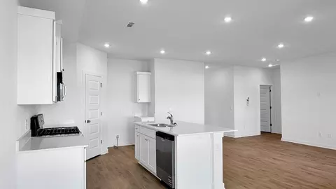 Kitchen - 27 Wolfsbridge Loop, Cabot, AR 72023 photo 1 of 3