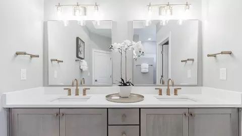 Bath - 370 Arthur Dr, Canton, GA 30115 photo 1 of 4