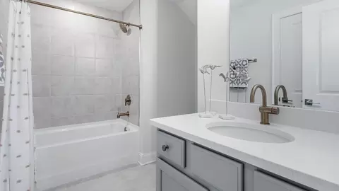 Bath - 370 Arthur Dr, Canton, GA 30115 photo 3 of 4
