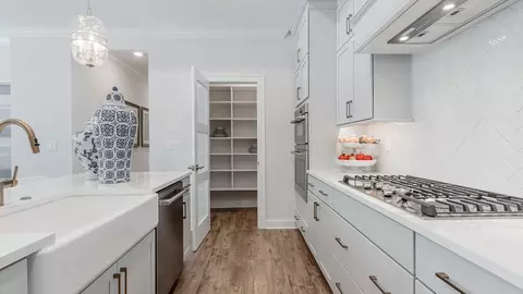 Kitchen - 370 Arthur Dr, Canton, GA 30115 photo 3 of 10
