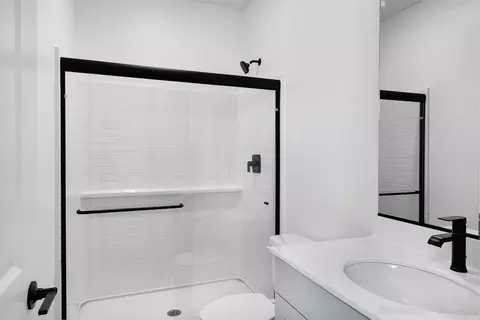 Bath - 16539 Barnett St, Lathrop, CA 95330 photo 3 of 20