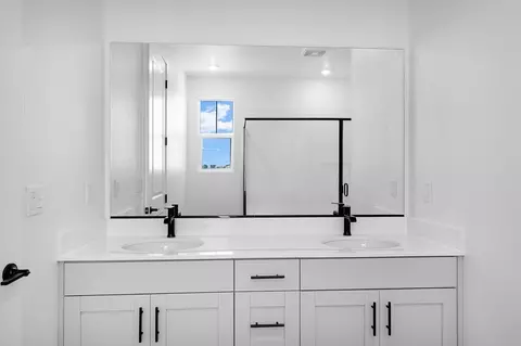 Bath - 16539 Barnett St, Lathrop, CA 95330 photo 2 of 20