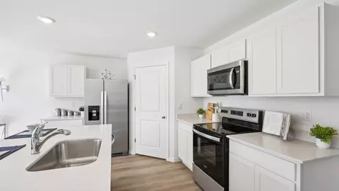Kitchen - 13610 Fenwick Stream Dr, Wimauma, FL 33598 photo 9 of 9