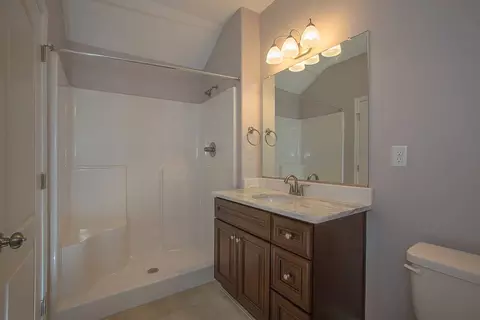 Bath - 234 Hall Rd, Hampton, VA 23664 photo 3 of 5