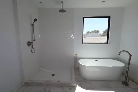 Bath - 41 E Windsor Dr, Gilbert, AZ 85296 photo 1 of 7