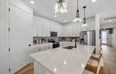 Kitchen - 17470 Luminous Ave, Venice, FL 34293 photo 2 of 7