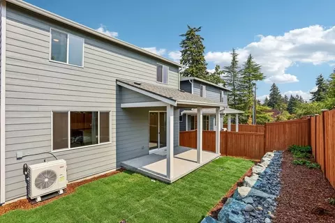 Exterior - 2422 128th Pl SE, Everett, WA 98208 photo 8 of 9