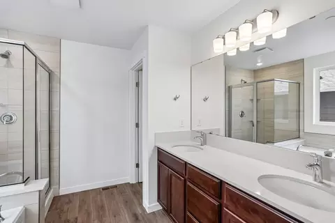 Bath - 2422 128th Pl SE, Everett, WA 98208 photo 3 of 4