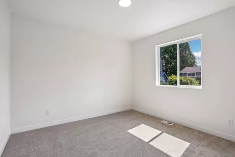 Bedroom - 2422 128th Pl SE, Everett, WA 98208 photo 5 of 11