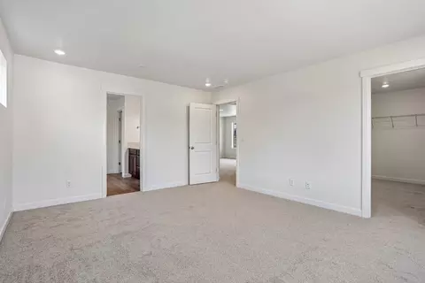 Bedroom - 2422 128th Pl SE, Everett, WA 98208 photo 5 of 11