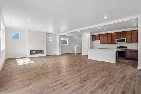 Living - 2422 128th Pl SE, Everett, WA 98208 photo 2 of 4