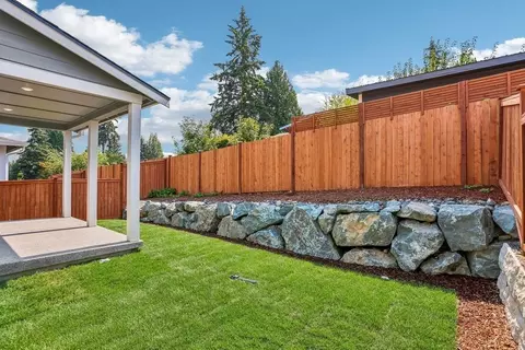 Exterior - 2422 128th Pl SE, Everett, WA 98208 photo 5 of 9
