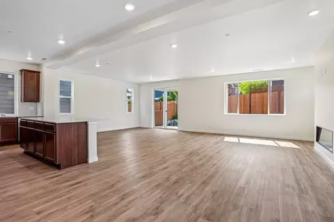Living - 2422 128th Pl SE, Everett, WA 98208 photo 2 of 5