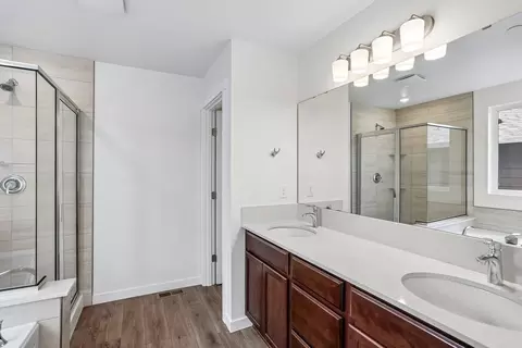 Bath - 2422 128th Pl SE, Everett, WA 98208 photo 2 of 3