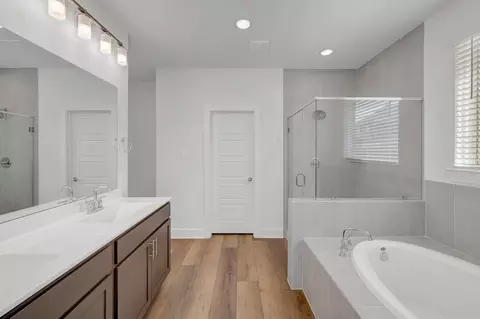Bath - 20715 Draper Rd, Tomball, TX 77377 photo 4 of 7