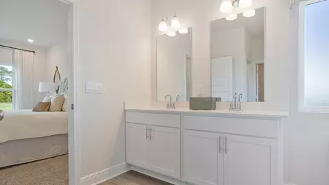 Bath - 5741 Dearing St, Crestview, FL 32539 photo 1 of 7