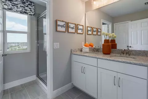 Bath - 5294 Obsidian Gate Dr, Mount Dora, FL 32757 photo 2 of 2