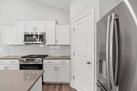 Kitchen - 14055 Pristine Ct, Dewitt, MI 48820 photo 1 of 6
