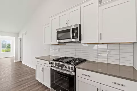 Kitchen - 14055 Pristine Ct, Dewitt, MI 48820 photo 2 of 6