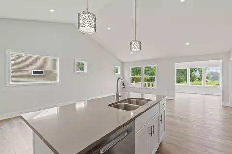 Kitchen - 14055 Pristine Ct, Dewitt, MI 48820 photo 4 of 6