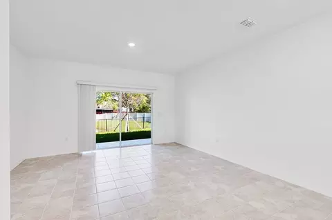 Living - 2790 Armadale Dr, Mount Dora, FL 32757 photo 2 of 2
