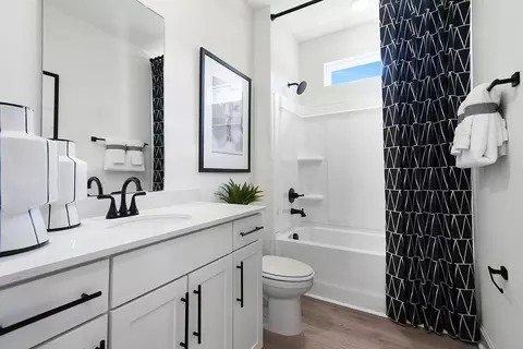Bath - 2029 Hammock Trace Dr, Parrish, FL 34219 photo 1 of 3