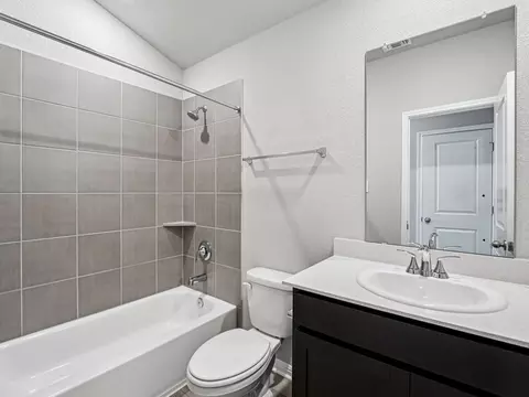 102 Short Toed Swoop, Cedar Creek, TX 78612