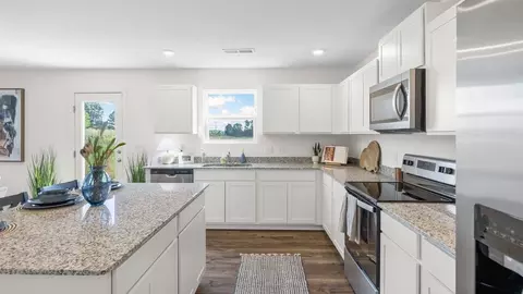 Kitchen - 7372 Bendire Loop, Hixson, TN 37343 photo 2 of 8