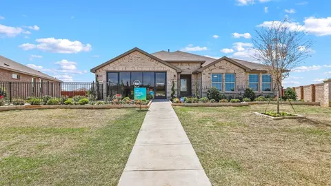 1935 Jackson St, Cleburne, TX 76033