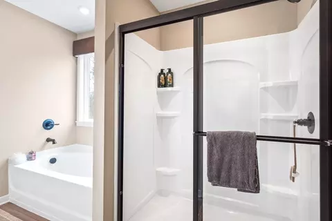 Bath - 8295 Busey Rd, Pickerington, OH 43147 photo 5 of 6