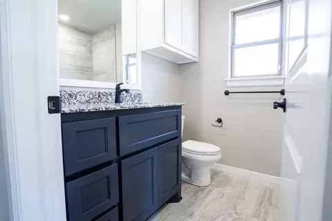 Bath - 2920 E Northampton St, Broken Arrow, OK 74014 photo 3 of 15