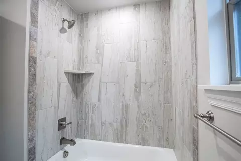 Bath - 2920 E Northampton St, Broken Arrow, OK 74014 photo 14 of 15