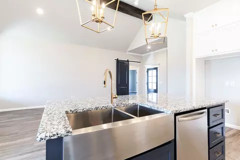 Kitchen - 2920 E Northampton St, Broken Arrow, OK 74014 photo 3 of 16