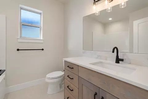 Bath - 7355 Powell Pl, Eagle, ID 83714 photo 3 of 3
